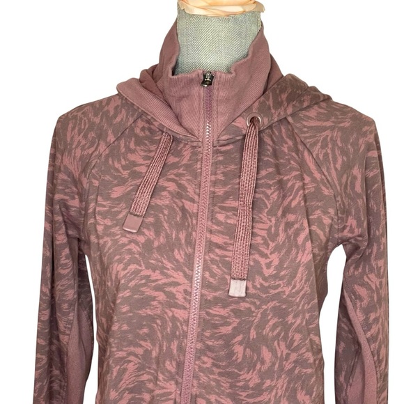 ATHLETA TRIUMPH PRINTED HOODIE 
Purple Zip-Up Hoodie Thumbholes Activewear Sz M - Picture 6 of 14